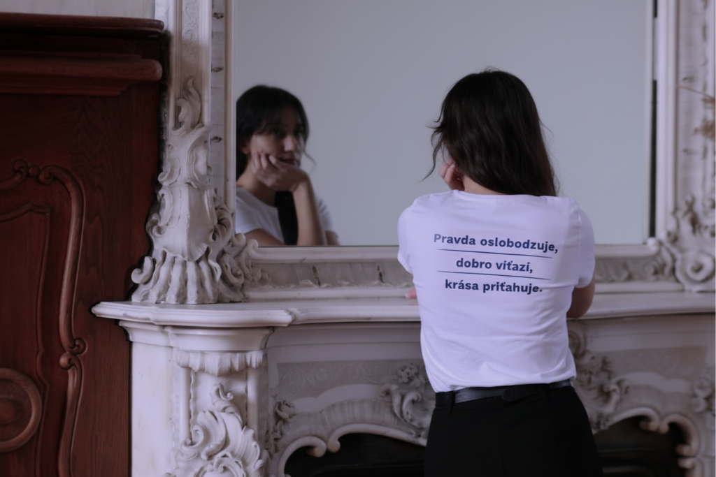 tričko kan v zrkadle, tričko kolégium, merch