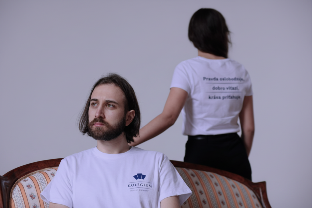 tričko, kolégium, merch, eshop kolégia, kolégium oblečenie