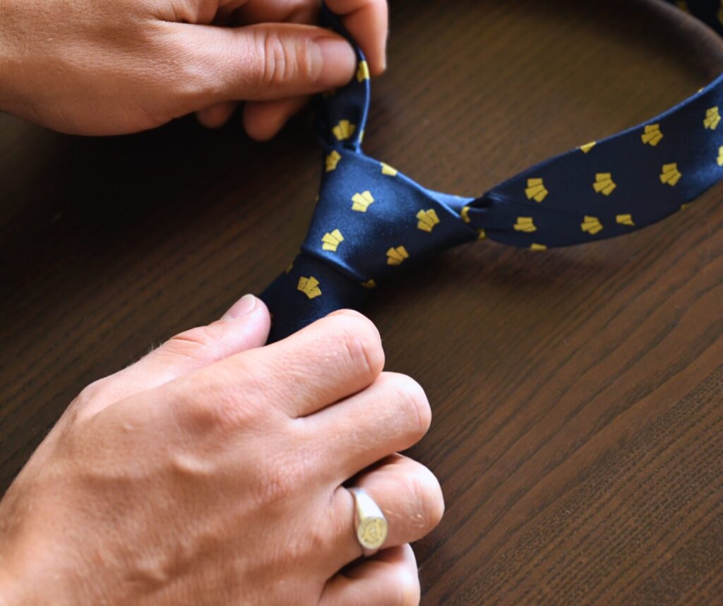 kravata, Kolégium Antona Neuwirtha, pánska móda, štýl, pánska kravata, oblek, štýlový doplnok