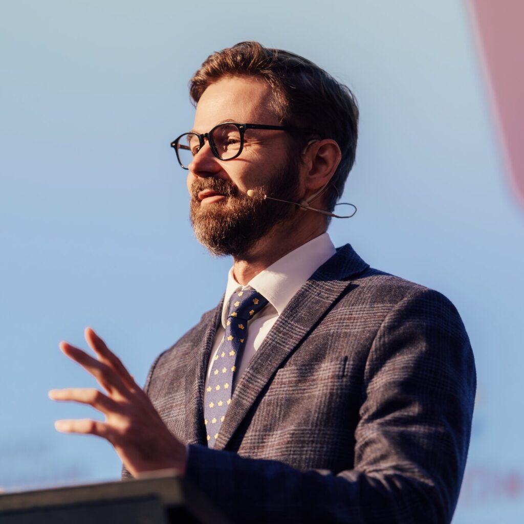 kravata, kolégium antona neuwirtha, merch