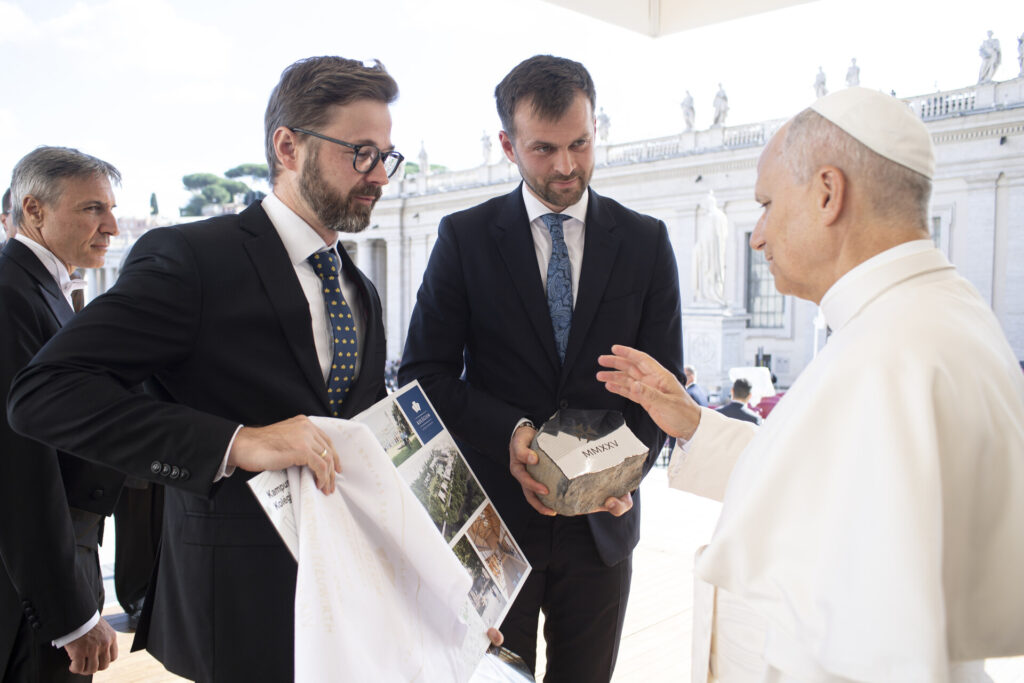 Audiencia u Sv. Otca Leva, Kolégium, Martin Luterán, požehnanie základného kameňa kampusu Kolégia