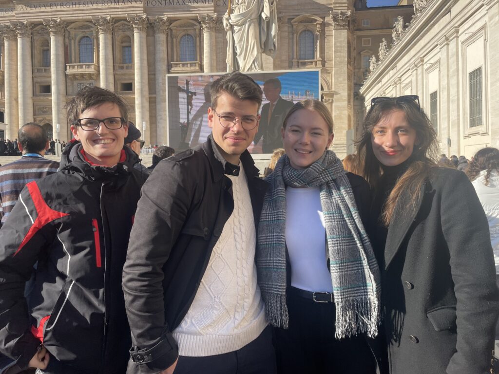 Radovan Marcinčin s absolventmi na Jubilejnej audiencii 6.12.2026