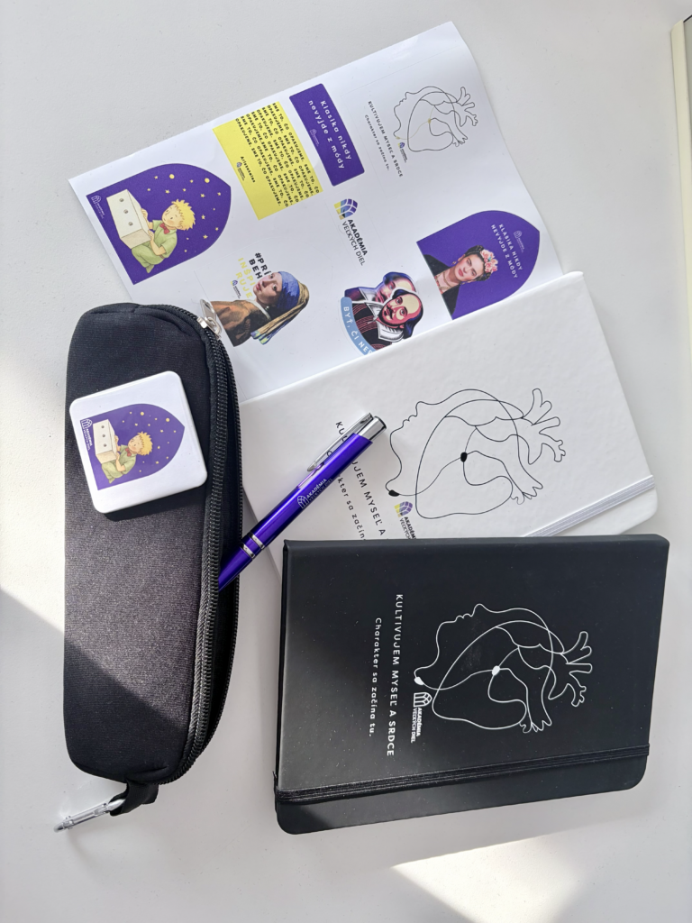 Zápasník, pero, nálepky, peračník