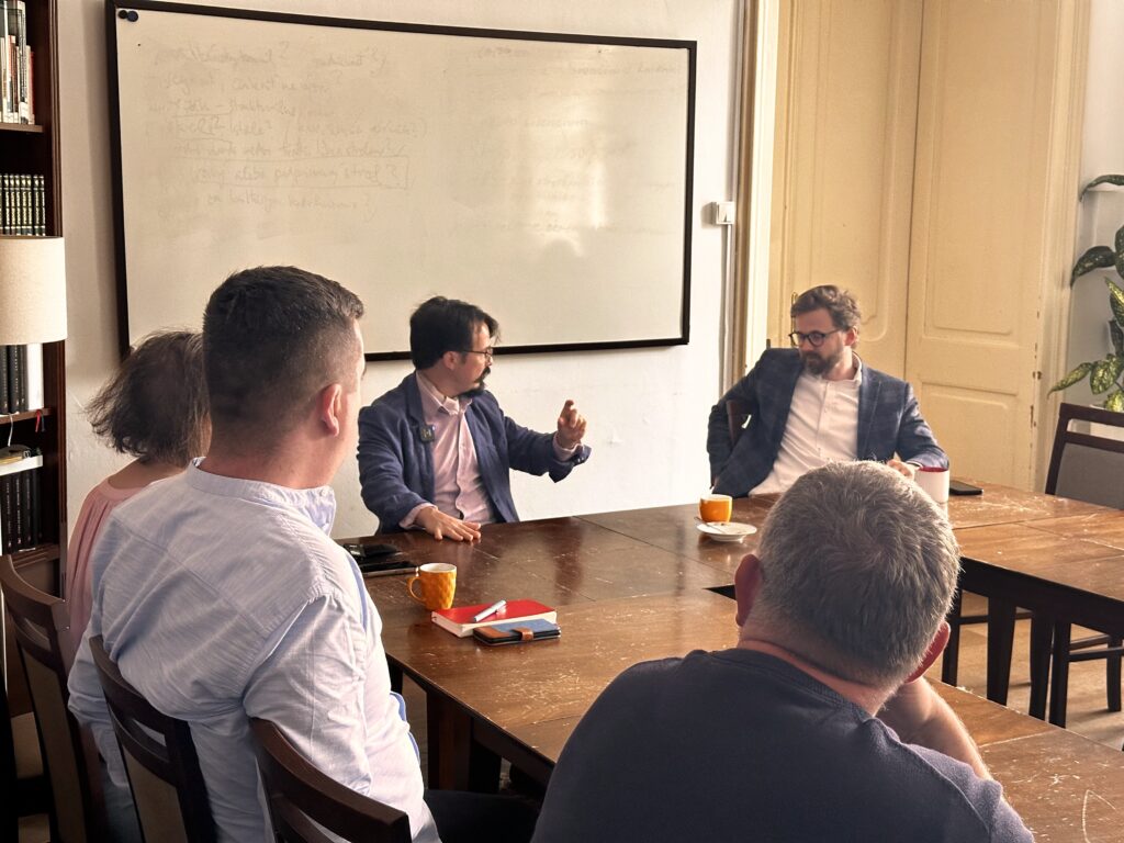 Titus Techera a Martin Luterán na diskusii po prednáške pre Kolégium Antona Neuiwrtha